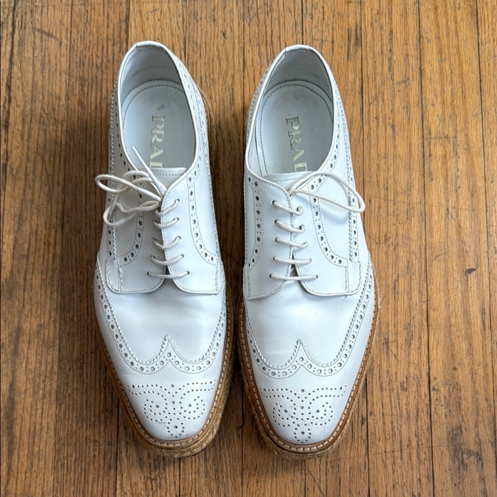Prada White Leather Oxford Casual Shoes with Brogue Detailing